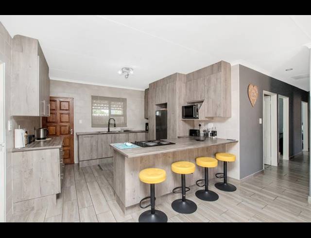 4 BEDROOM HOUSE FOR SALE IN MONUMENT